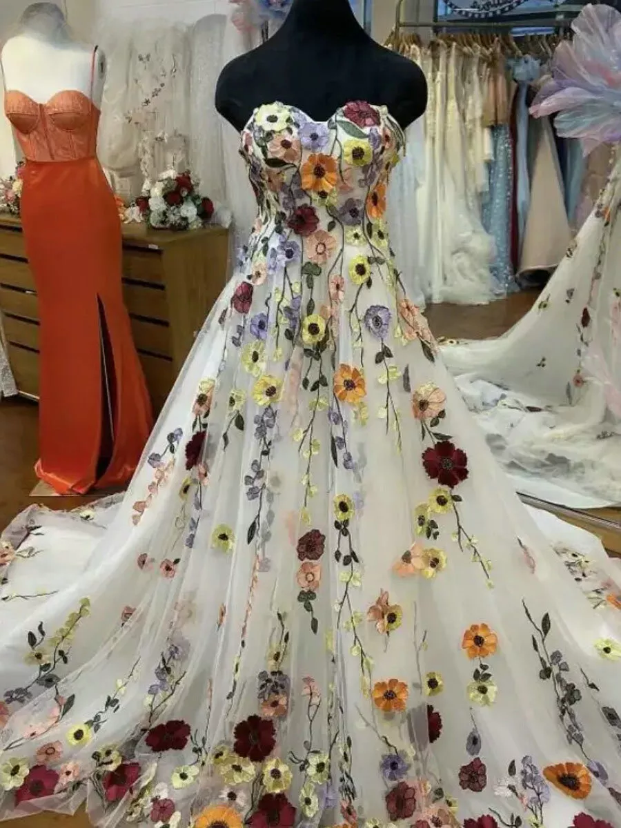 Robes de mariée en dentelle florale 3D A-ligne chérie pays Boho robes de mariée tribunal train sans manches jardin romantique coloré robe de novi