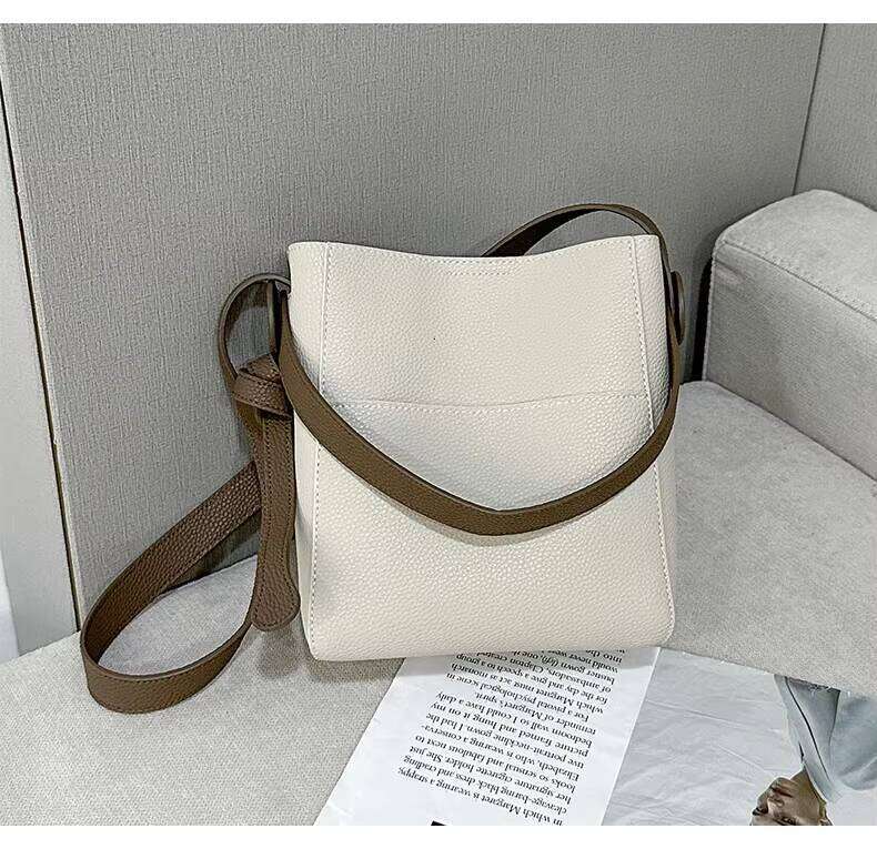Sacs de créateurs 2025 Message de bracelet à lady Wide Message de sac à main Femmes en cuir authentique Bodet doux à grande capacité Simple Multi