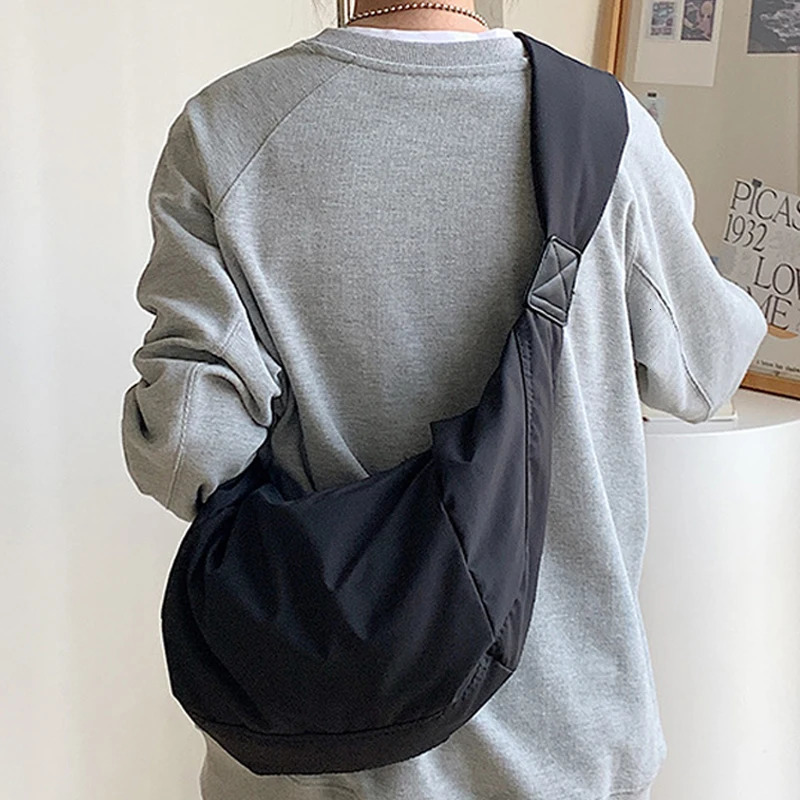 Fashion Summer grande capacité Femmes d'épaule décontractées Hobos de style coréen Sac jeune