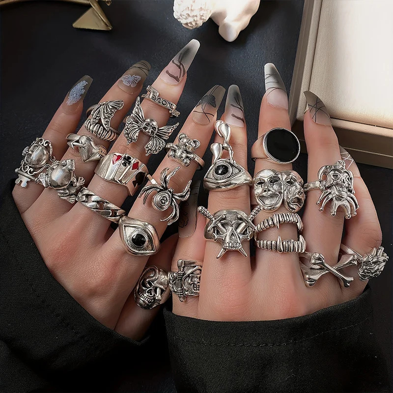 24pcs / set punk anneaux gothiques ensembles argentés squelette squelette spider poker joker anneaux de coeur pour les hommes de bijoux hip hop f
