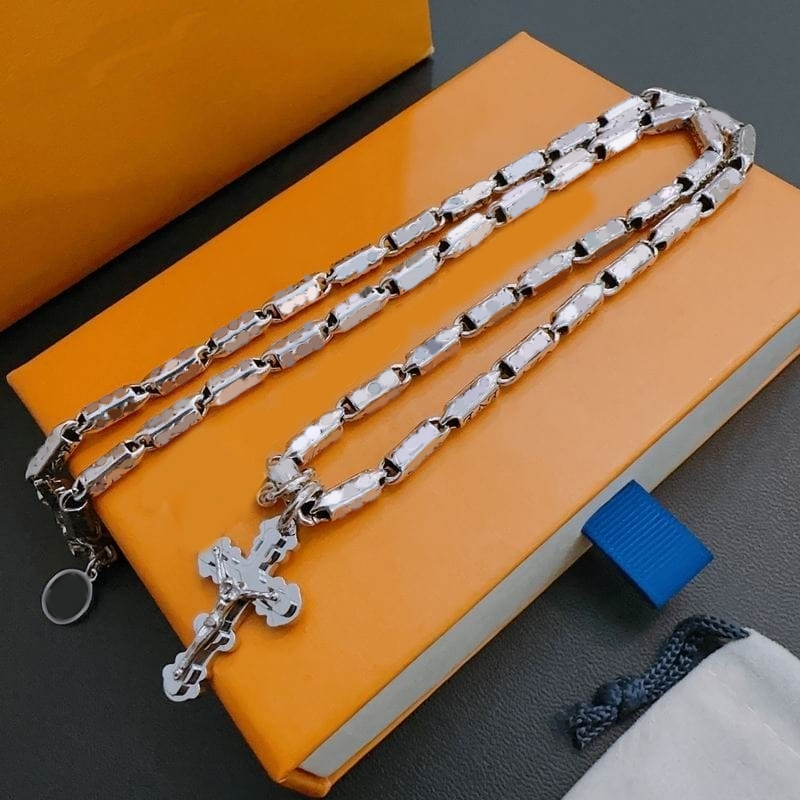 luxurys designer hot fashion luxury necklaces punk style ring series letter design small pendants with a variety of styles versatile fashionable in