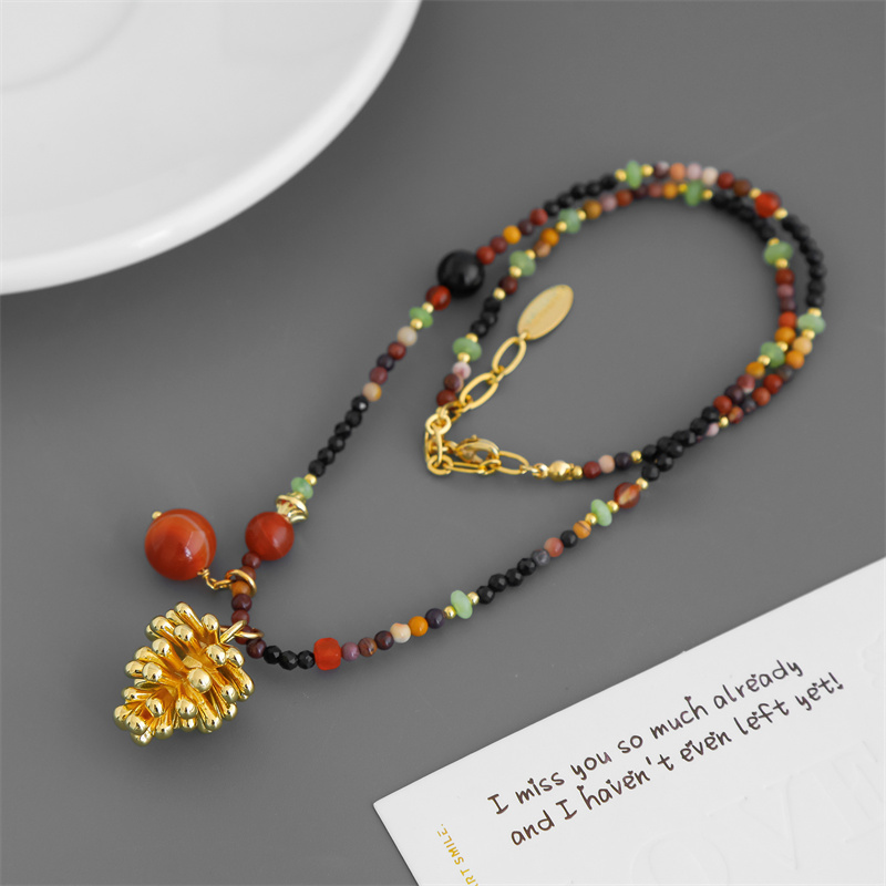 Lucky Vintage pomme de pin collier de perles pour les femmes Simple mode exquis tout-match bijoux Agate rouge chaîne claviculaire