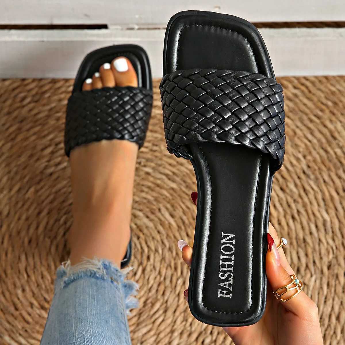 2025 Summer New Arrival Reliable Casual Comfortable Solid Color Sandals Elegant Casual Flat Womens Slippers Beach Sandals XJ250610