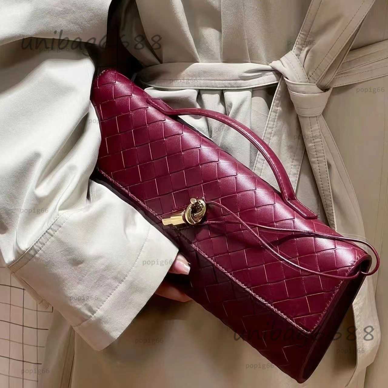 Sacs d'embrayage Designer ANDIAMO Baguette Baguette Femmes Woven Crossbody Bag Fashion Embrayage Sac à bandoulière 31cm Intreccio 741511