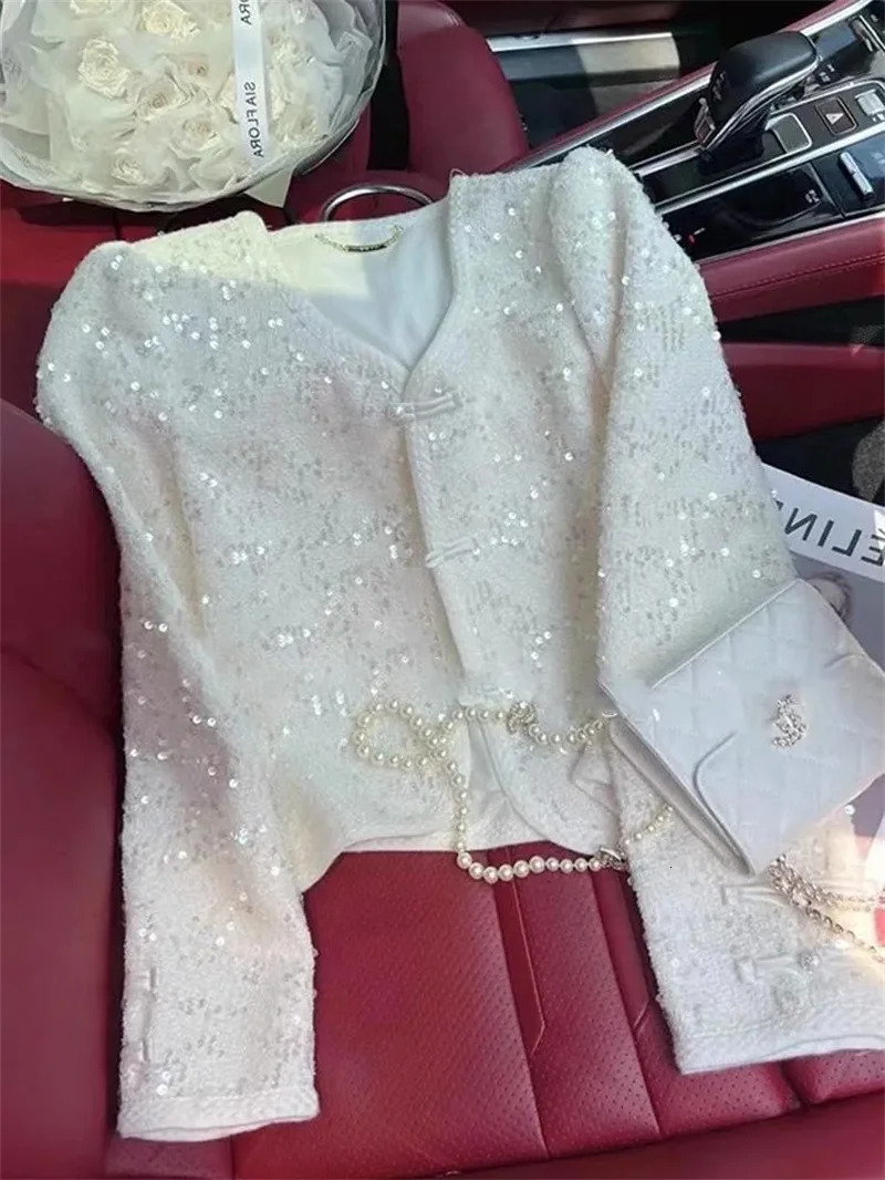 French Casual High-End Feel Chinese Style Buckle Small Fragrance Jacket Womens Spring Autumn sequins Autumn White Jacket 250606
