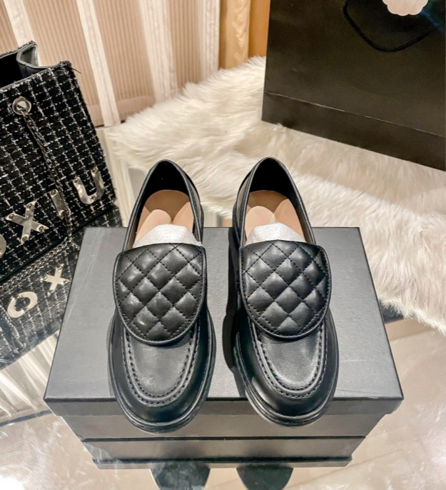 Paris designer spring new women's new vamp diamond check design loafers Black leather shoes women's top luxury CC metal standard casual sh