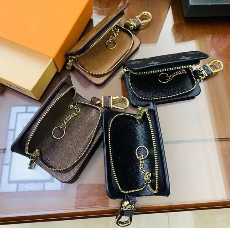 High Quality Keychain Classic Exquisite Luxury Designer Car Keyring Zinc Alloy Letter Unisex Lanyard Gold Black Metal Small Jewelry good Wallet 8