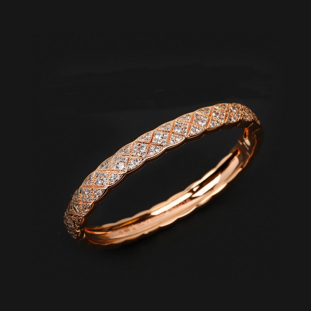 2025 Luxury quality charm punk band bangle with diamond in three colors plated have stamp box rhombus shape PS6768A