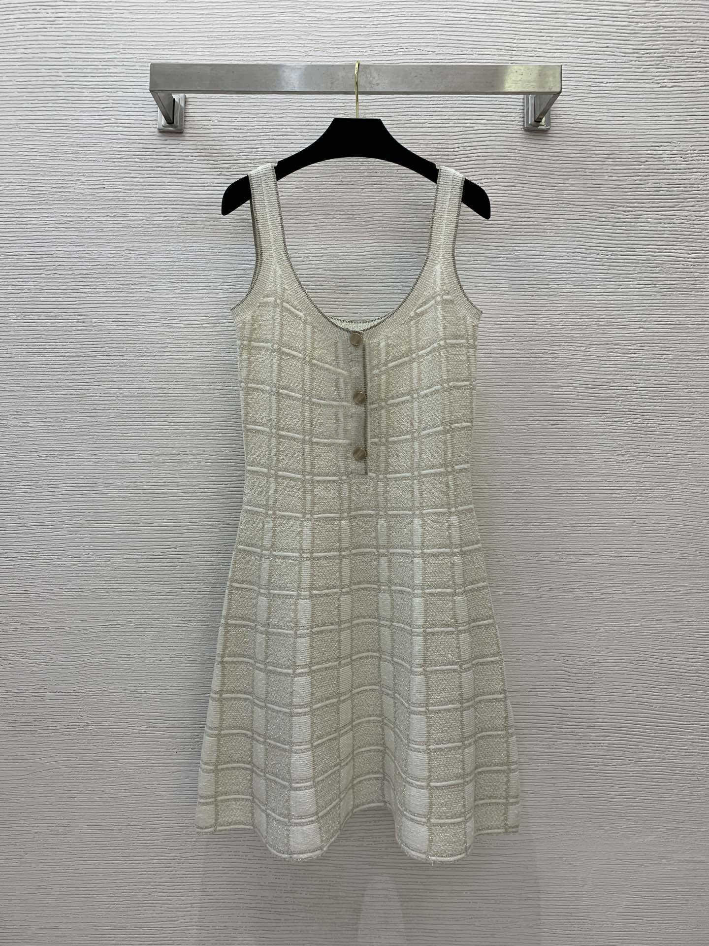 Robe d'été à carreaux Designer Femmes de luxe Luxury Fil de soie en or mélange robes de plage minceur de cravate avant bouton