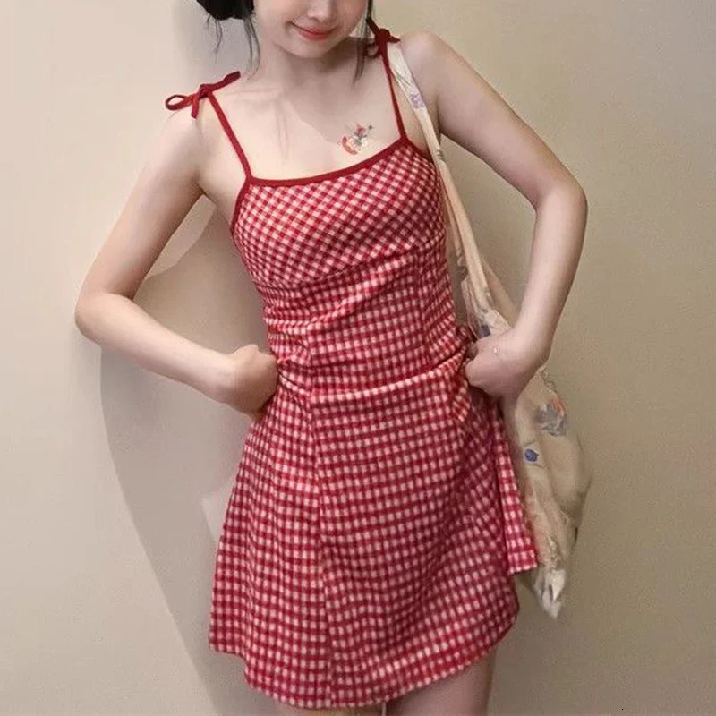 Girls d'été Sweet Red Plaid Slip Robe Lady Korean Ner Bowknots Slim Fit Jirts Femme Vacation de plage Aline Robe courte 250609