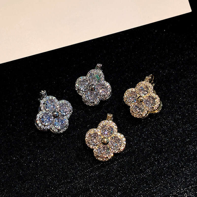 Luxueuse fleur de zircon micro-pavée pour les femmes 2025 Nouvelle tendance légère boucles d'oreilles polyvalentes élégantes étalons à la mode