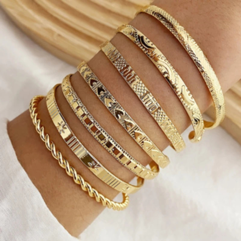 7pcSset punk style or couleur gravé bracelet multicouche floral pour dames personnalisées de la tendance hiphop accessoires 250611