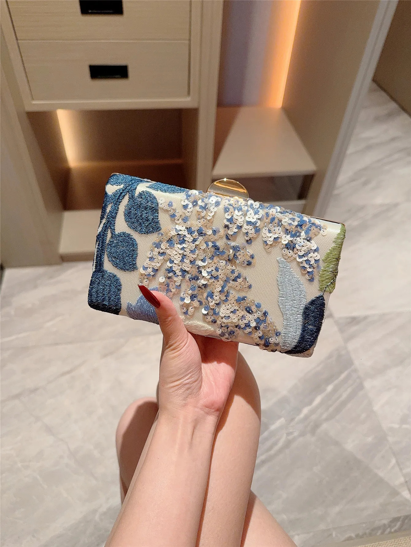 Cross-Border Sequin Embroidery Flower Chain Clutch Bag Chain Bag Spring and Summer Fashion Trendy Womens Bag Crossbody Bag 250606