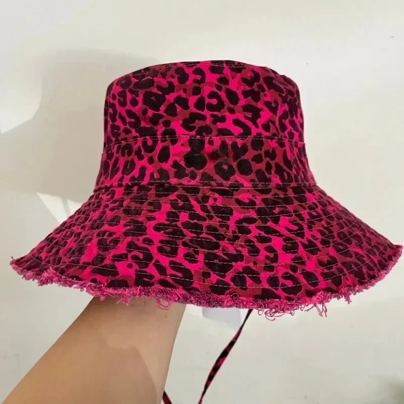 Classic Leopard Print Womens Fisherman Hat Outdoor Foldable Bucket Hat Sun Protection Travel Hiking Fashionable Beach Hat 250611