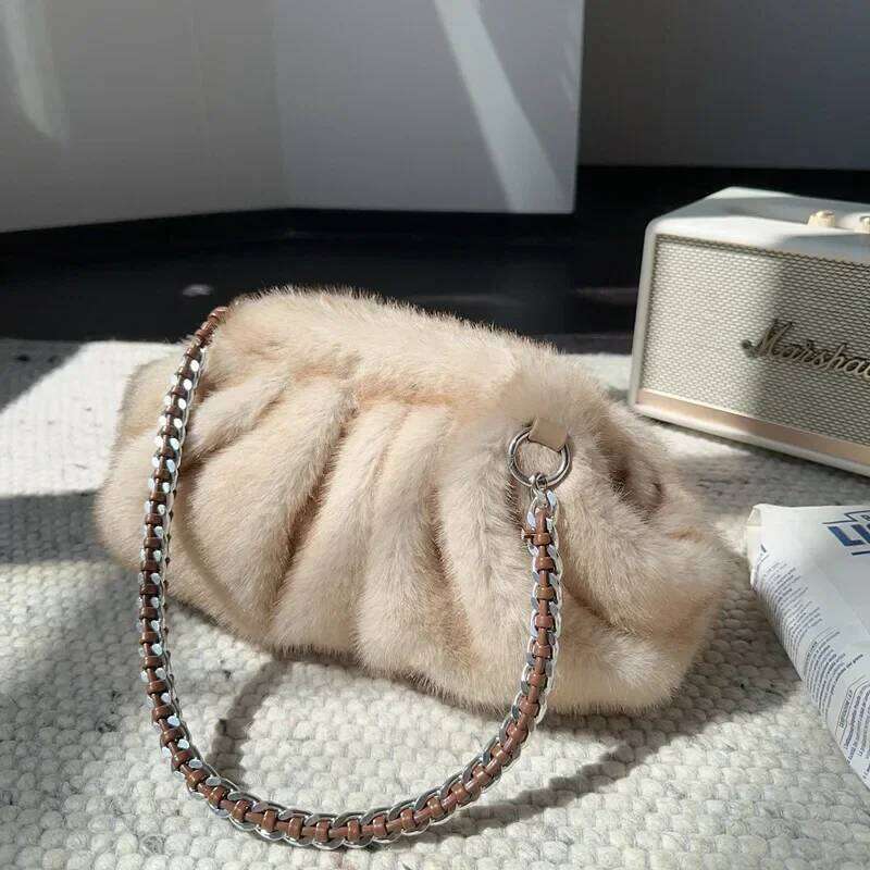 Sacs de femmes Designer Fashion Winter Nouvelle imitation Mink plissé Cloud médiéval Sac d'embrayage vintage, sac à main