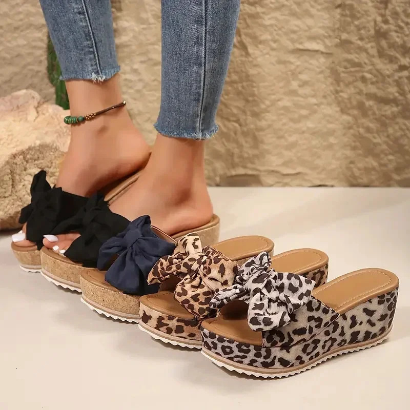 Femmes coincer les pantoufles lointaines Chaussures de grande taille Femme Plateforme Sandales extérieures Leopard Imprime à nœud papillon pantou