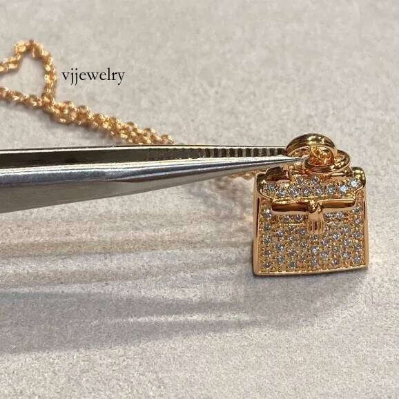 Collier classique et créneau de niche à la mode lettre de marque diamant les boucles d'oreilles rose rose rose diamant coullier pendent