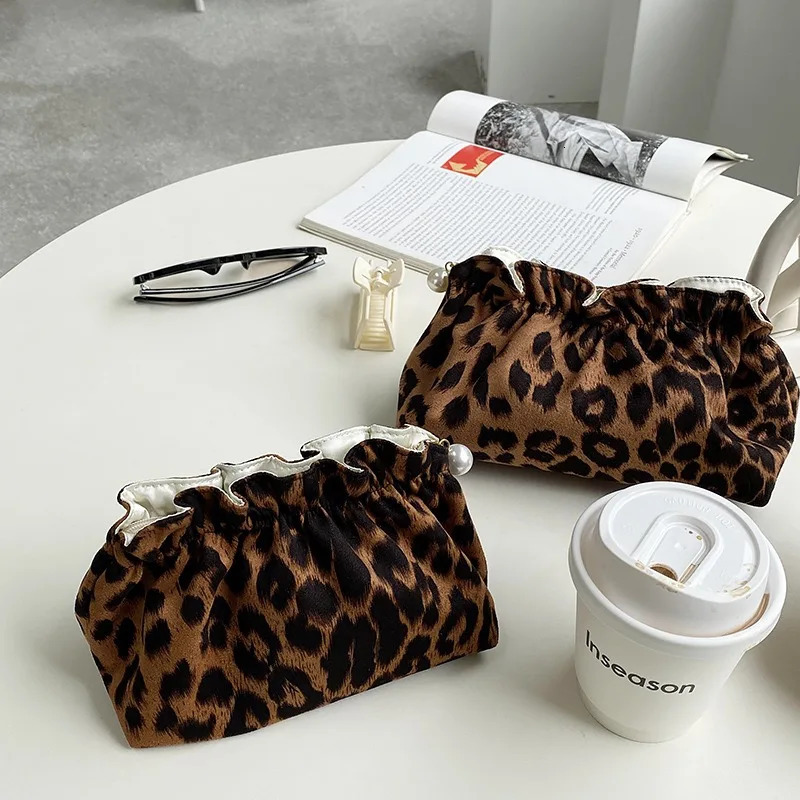 Fashion Women Pearl Zipper Makeup Bag Large Capacity Toiletry Travel Organizer Pouch Ladies Leopard Printed Make Up Bags Gift 250612