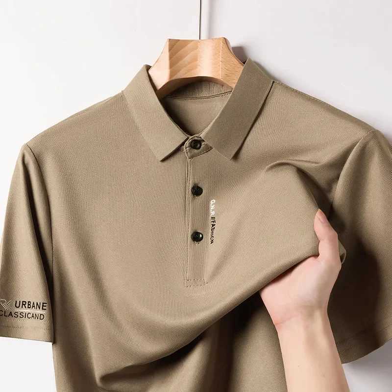 New Mens Business Casual Short Sleeve Shirt with Badge Solid Color Polo Shirt Fashionable Breathable Comfortable Versatile Top XJ250612