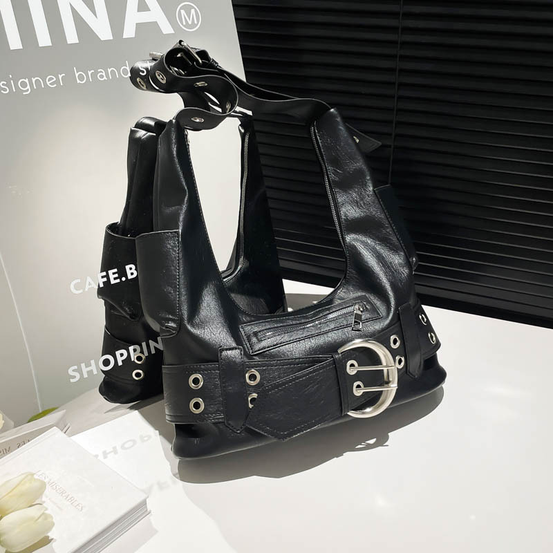 Free shipping designerLarge Capacity Tote Bag Retro Hot Girl Style Fashion Shoulder Bag Black Motorcycle Bag Commuter Bag Large Bag European and