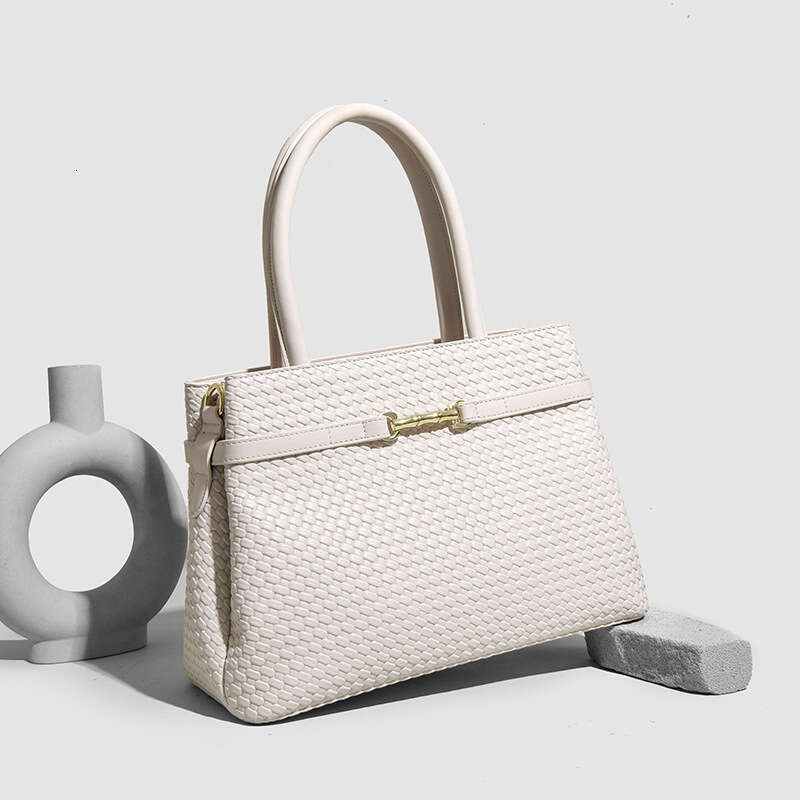 Sacs pour femmes Designer Hot Vente Modèle tissé pour les femmes simples banlieue de grande capacité sac fourre-tout sac à main