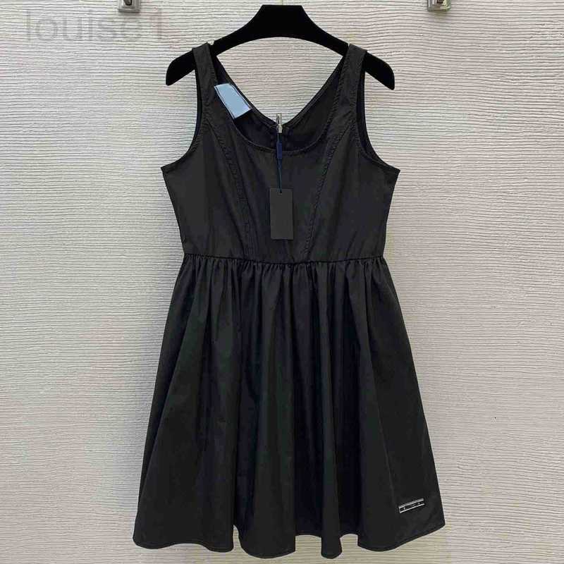 Robes décontractées de base Brand designer Design de style français d'été avec un collier et un tissu sans manches en forme de U simple, une robe
