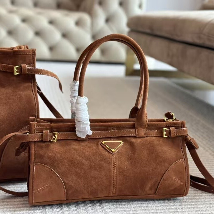 2025 Designer Women's Bag Internet Celebrity Same Style Casual Versatile Belt Buckle Suede Retro Underarm Bag Premium Texture Niche Handheld Cr