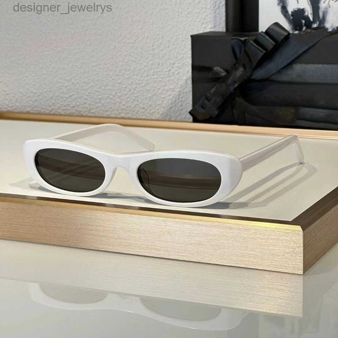 Lunettes de soleil designer Femmes hommes Lunettes de soleil Luxury Small Structure Scild Lunes Fashion Simple Design UV400 ORDES OUTDOOR Classic