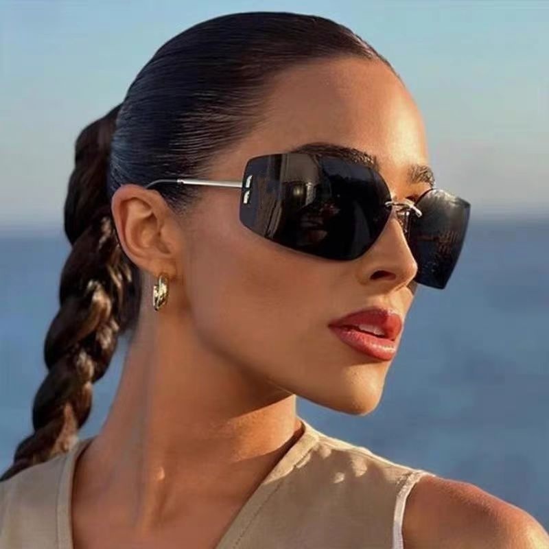 Designer Sunglasses For Women Men Beach Sun Glasses Trendy Classic Square Metal Legs Letter Design Cat Eye Top Quality Eyeglasses Luxury Monogram