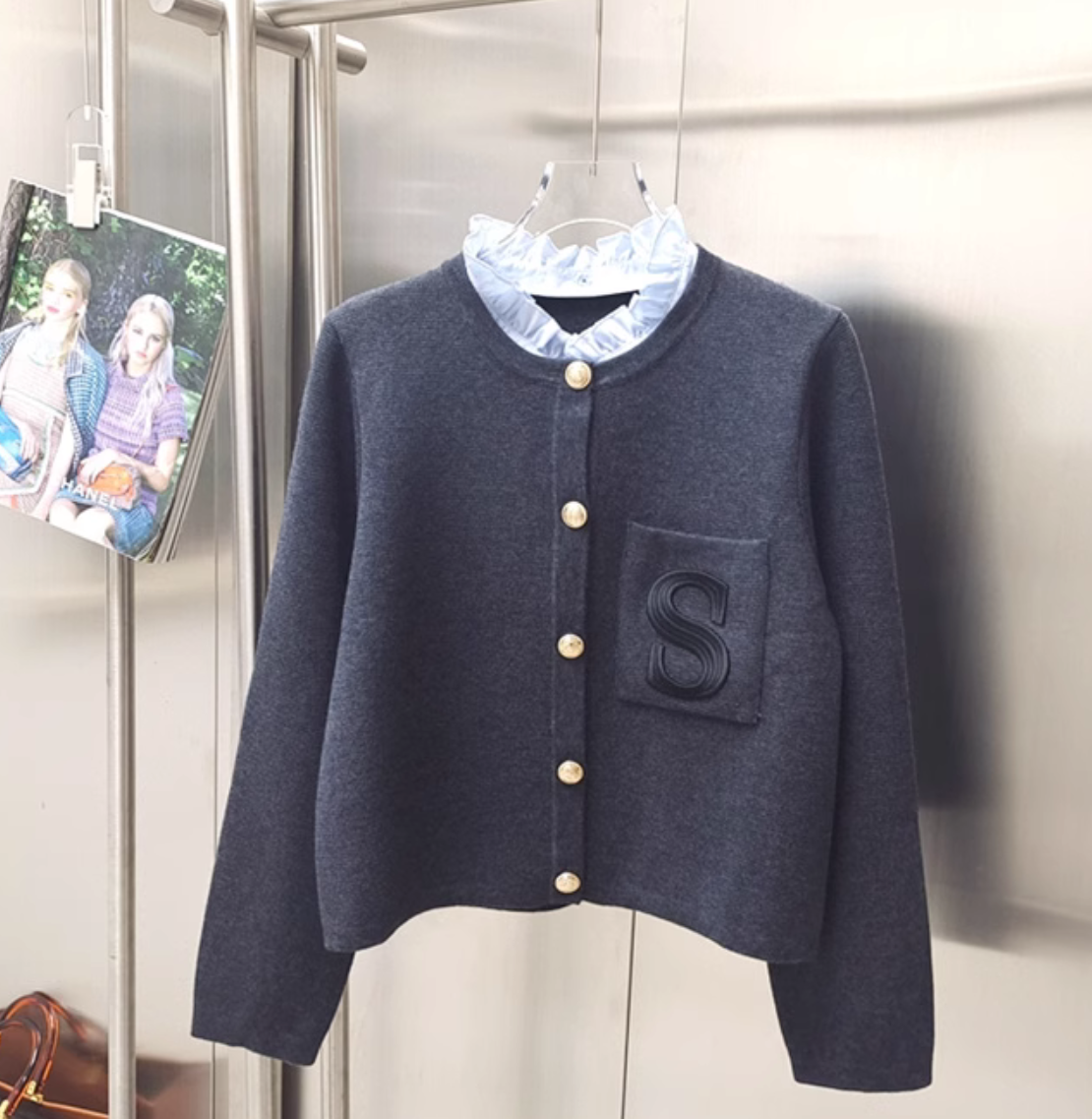 French Sa * nd / Ro Knited Pull à tricot pour femmes, collier de bord d'oreille noir détachable, quatre cardigan brodé en laine plate