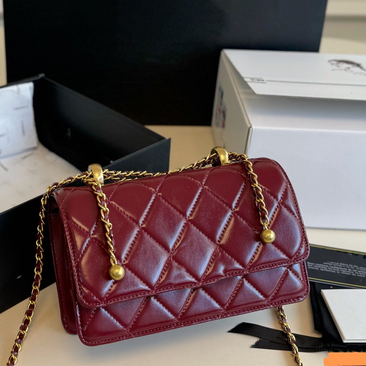 Sac enveloppe de perle dorée classique et à la mode