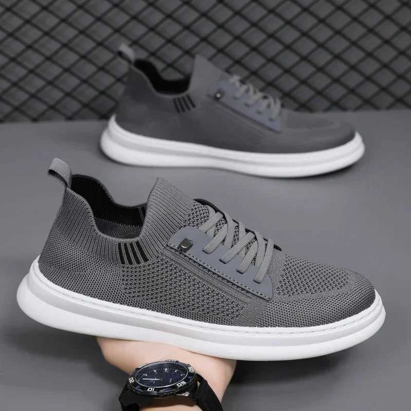 2025 Mens Casual Sports Shoes Flying Woven Thick Bottom Breathable Light Shoes Outdoor Hiking Sports Shoes Designer Casual Shoe W250613