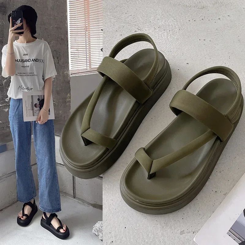 Sandales de plate-forme pour femmes tongs plats Summer plage sexy chaussures décontractées chaussures dames chaussures mode femme sandales noires