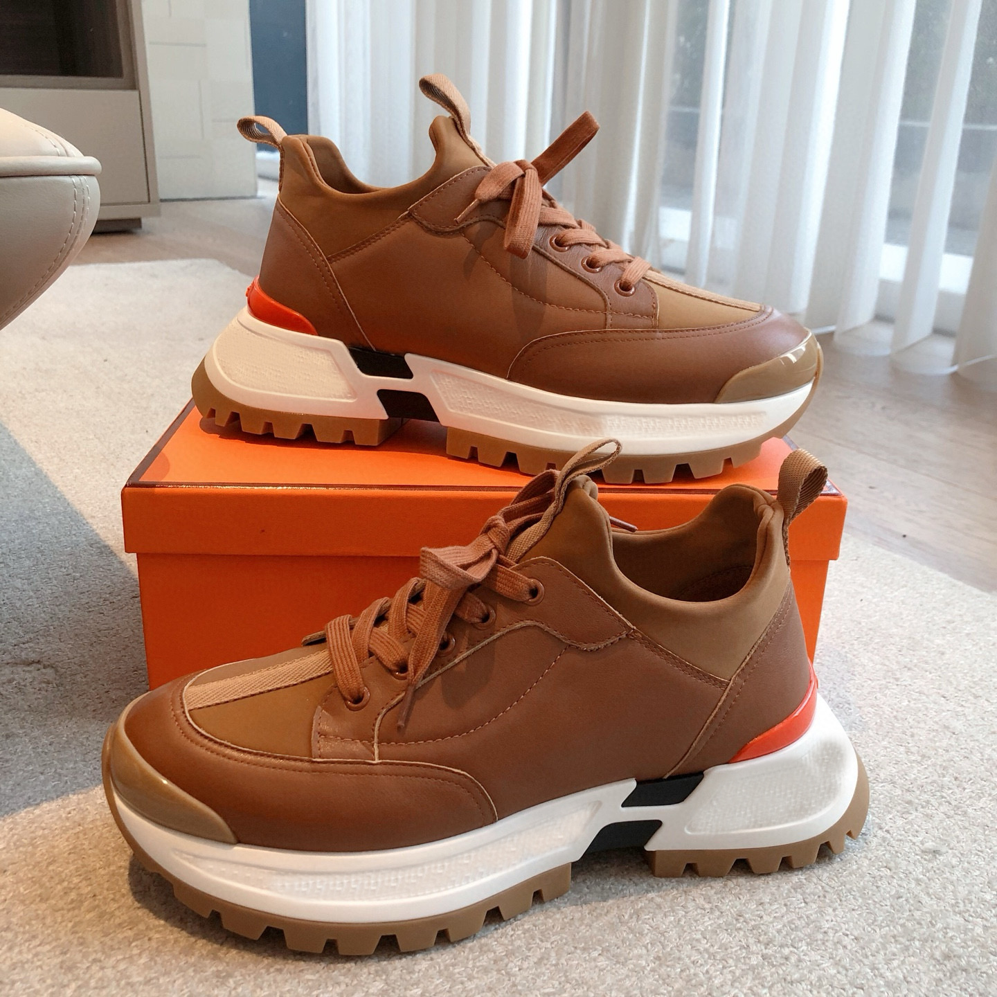 Chaussures de créateurs Hommes Joungy Men de haute qualité Giga plate-forme Giga hauteur augmentant les baskets quotidiennes