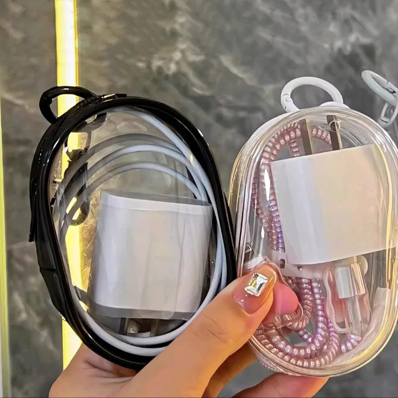 Mini coréen mignon carré Sac cosmétique Femmes Écoute portable Relucstick Sanitary Napkins Rangement Pouche de maquillage Sacs à fermeture éclair