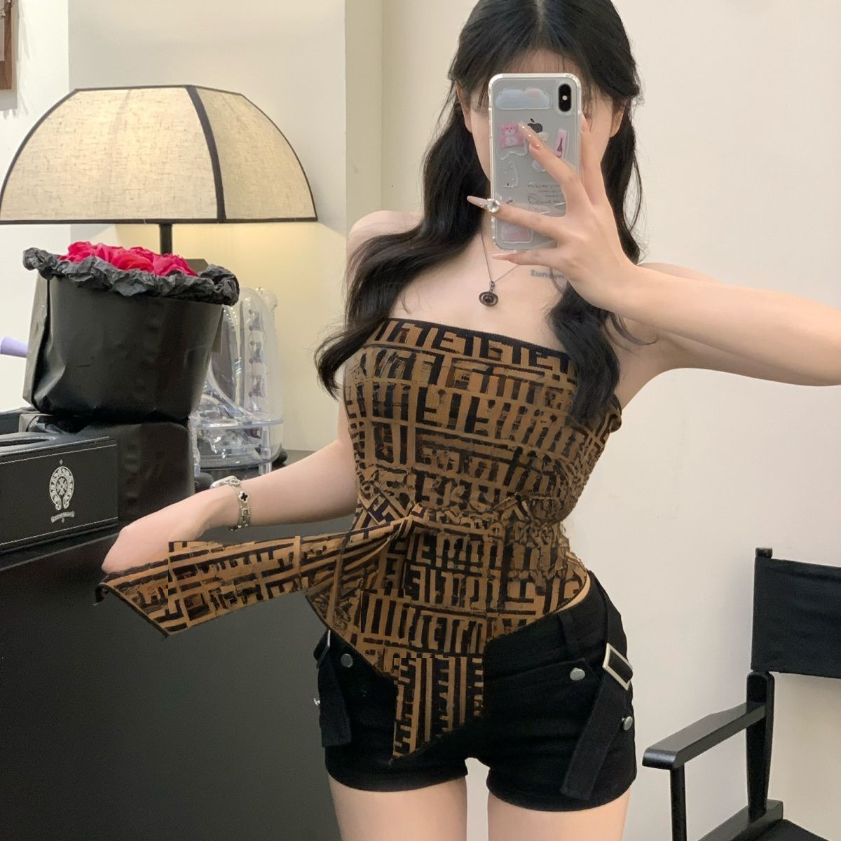 Designer's high-quality summer sleeveless vest for women with a European and American design as the base layer and a slim fit and spicy girl�