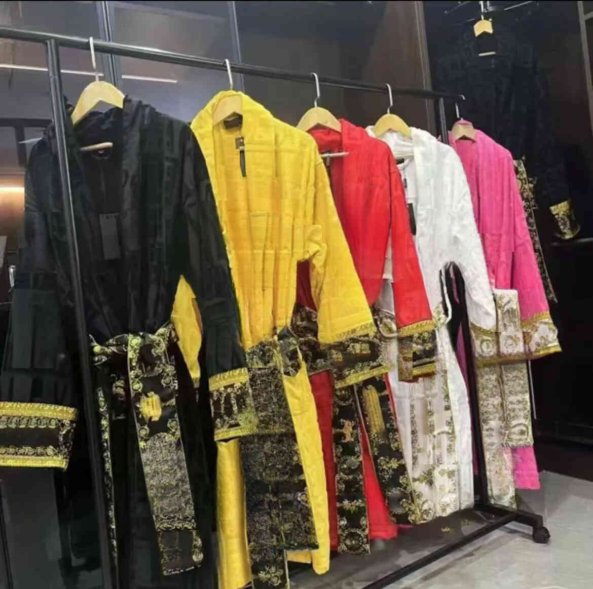 Men's Fur Coat V Ersacee Robe 2026 17 Pajamas Men's And Women's Slant Neck Cotton Soft Fluffy Designer Brand Retro Bathrobe Pamas Uni
