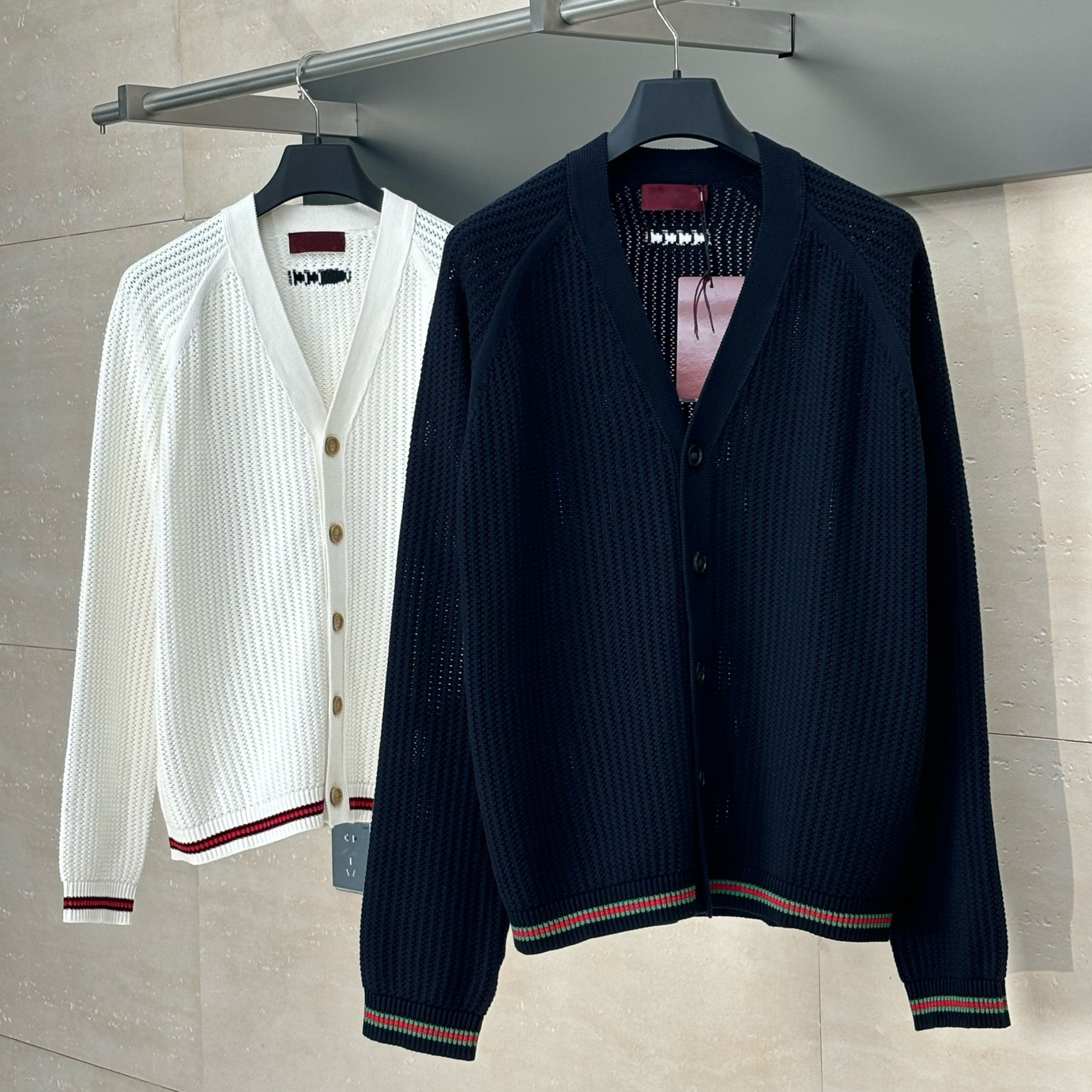 Pull de créateur de haute qualité en V Valonnier en tricot bouton, nouveau cardigan en tricot creux, haut à manches longues à la mode et décontra