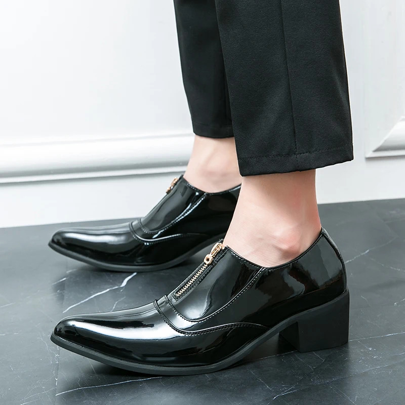 Chaussures en cuir Man Mandons décontractés Slip on mâle Chaussures habillées Style de loisirs Big SIZE BONNE SOLE RÉSISTANTE 250612
