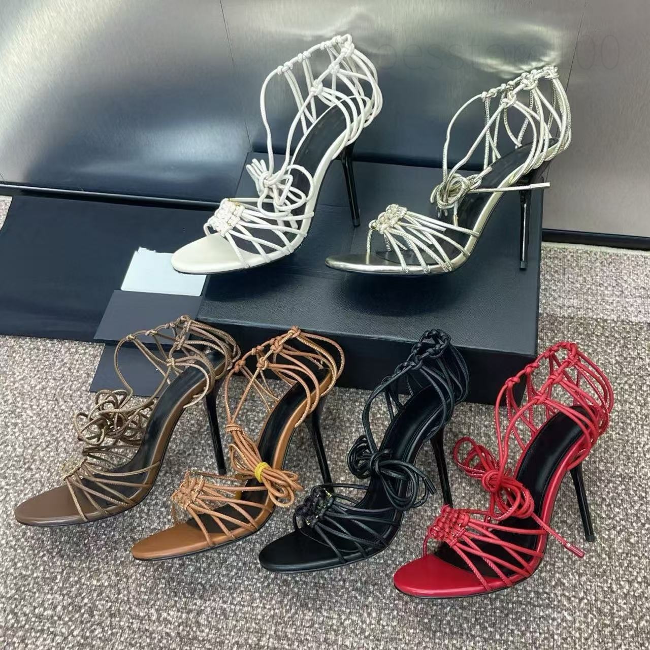 Retro Gladiator Band Narrows Stiletto Heel Sandales Metal Boucle Décoration Fashion Fashion Sexy High Talèled Créateurs de luxe enveloppants Chau