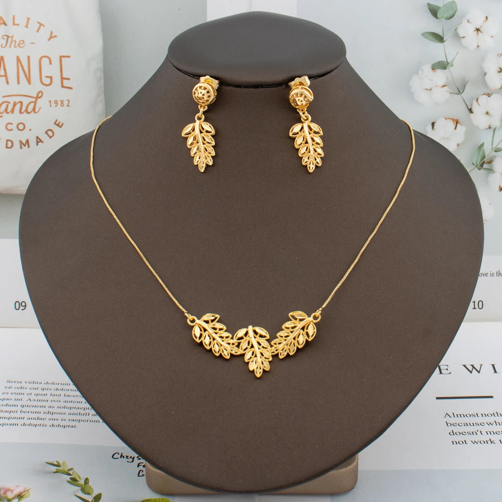 Simple Fashion Lady Earrings Necklace 18K Gold Plated Jewelry Set Elegant Chain Leave Pendant Stud Girlfriend Wife Jewelry Gift 250613