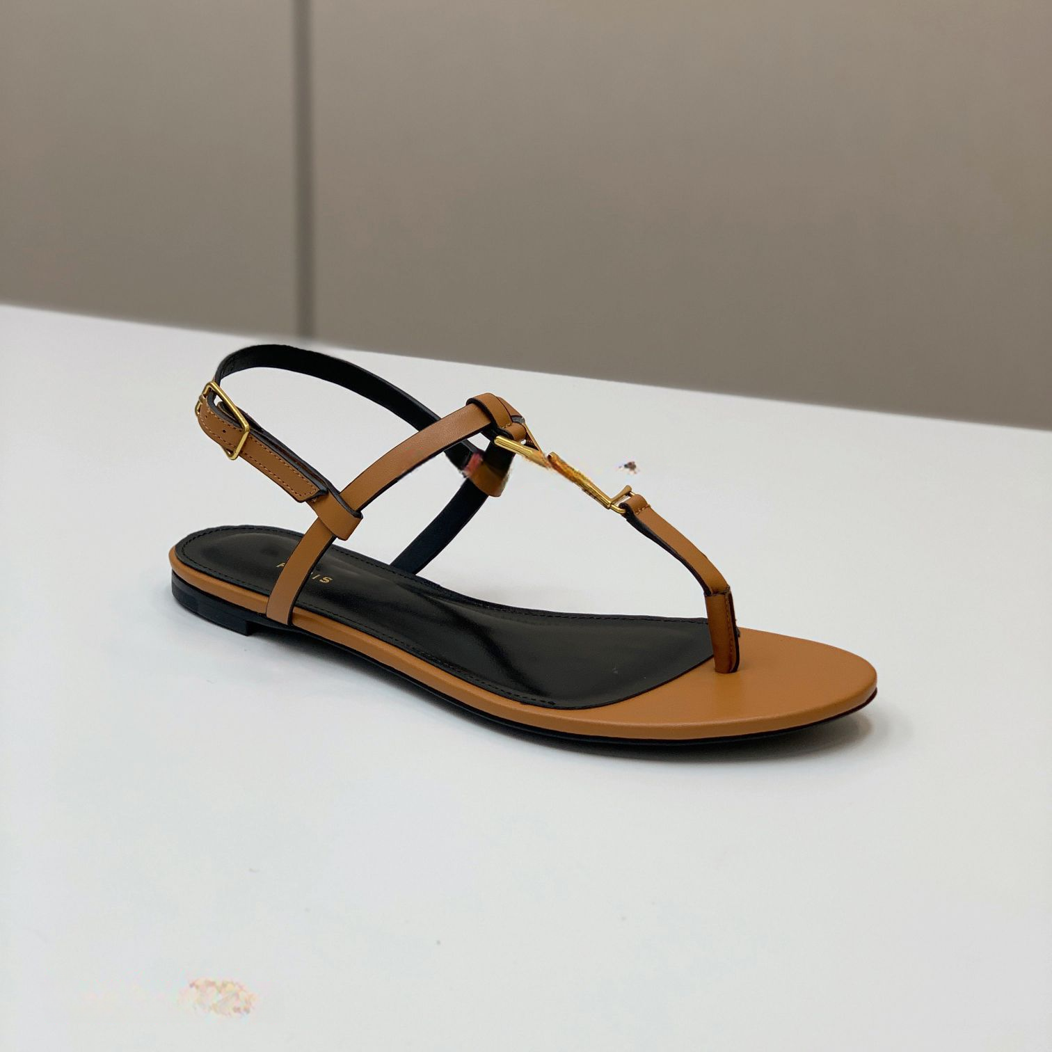 Sandales de créateurs de luxe pour femmes dames tongs et éraflures mules en caoutchouc cuir plat décontracté diapositives quotidiennes chaussures