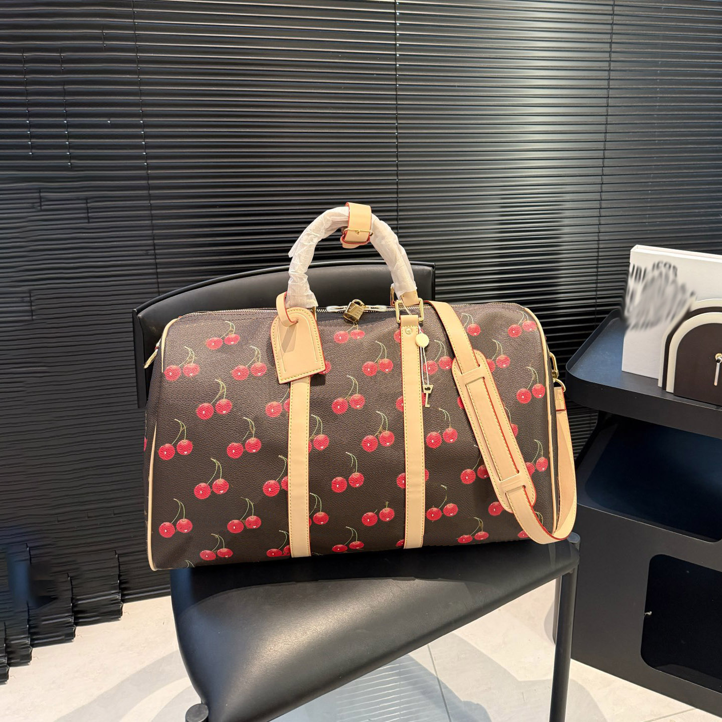 Sac de cerise Boston Sacs de créateurs Sacs Femmes Hommes Sac de voyage Vintage Cuir Tote Sac Lady Classic Print Crossbody Sacs Duffle Sacs 25061