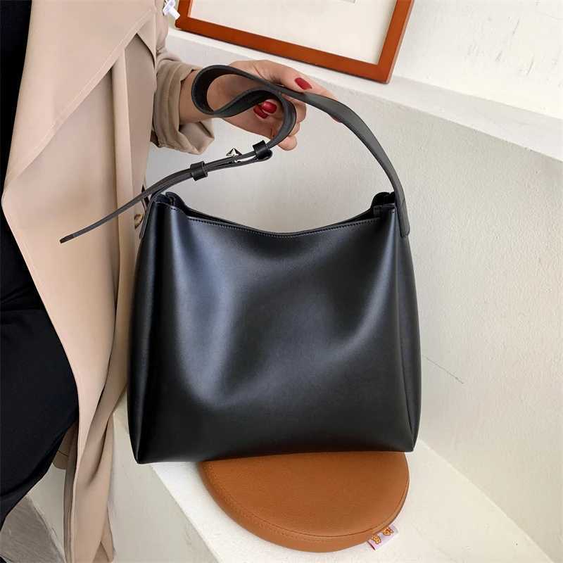 Femmes de qualité sacs fourre-tout 2 pcs / ensemble Sac à épaule de grande capacité Pure Couleur large Brotte PU en cuir PU Sac à main 2022 W2506