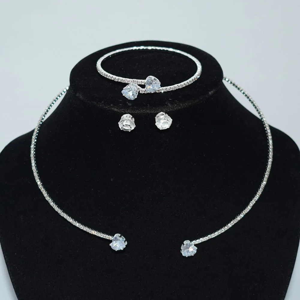 4pcs Set Heart Crystal Zircon Collier Collier Bracelet Boucle d'oreille pour les femmes Bijoux de Choker Bangle de perle TRENDY Gift 250617