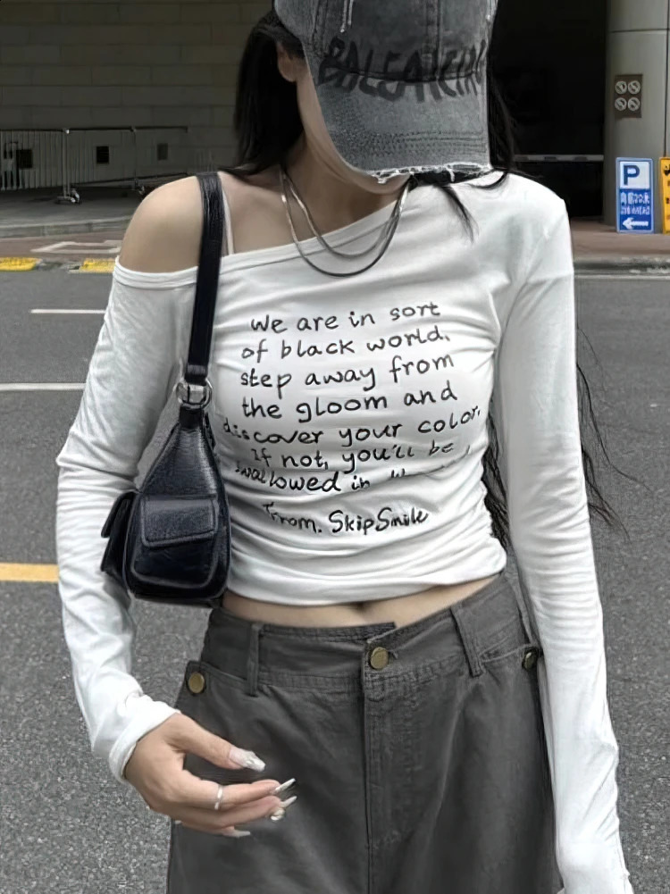 Vintage Y2K Off épaule à manches longues T-shirt Femmes Body Sexy Letter Imprimé Basic Basic Crop Top Lady Korean Chic Tees Slim Fit 250617