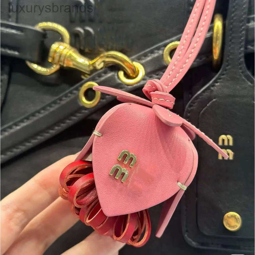 Designer Keychains High Quality Leather Keychain MUM Classic key Chain Luxury Designer Keyring Cute bag charm for women or girl Christmas gift