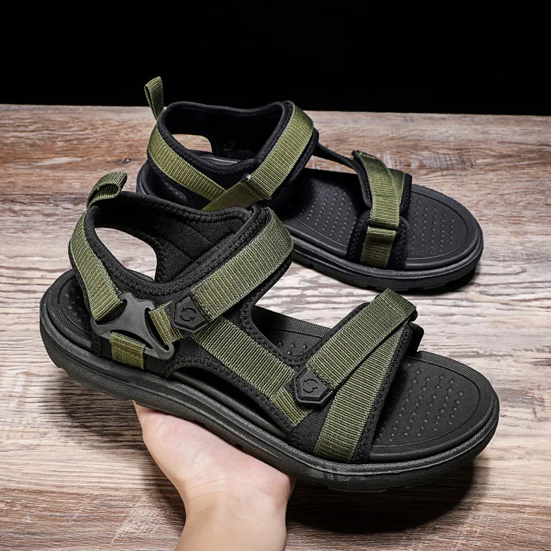 Les sandales pour hommes d'été portent des chaussures de plage masculines résistantes mode confortable chaussures de plate-forme non glissantes p