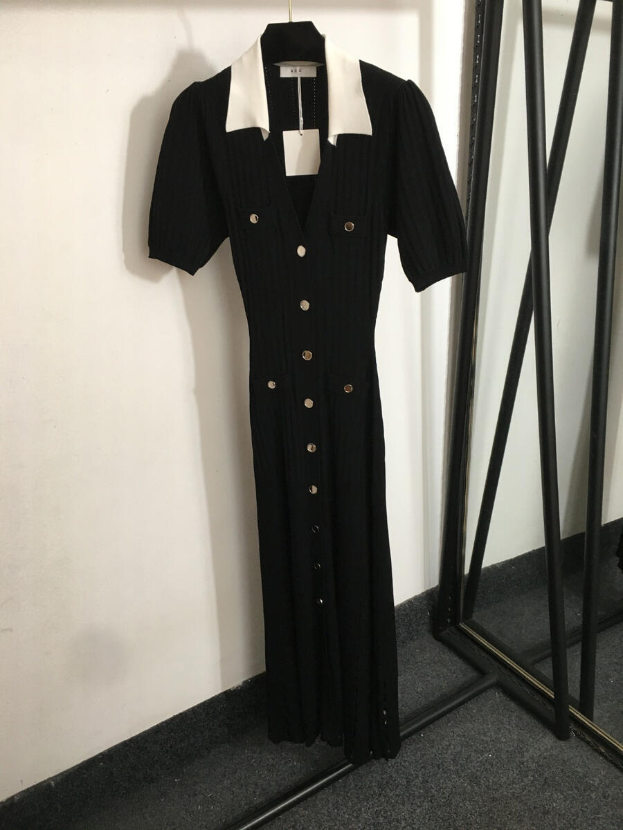 Robe Femme Designer Brand jupe Robes en tricot d'automne bouton de mode Logo Loes Couleur Bloc Abède Robe à manches Corchons Lady Slim Fit Tréche