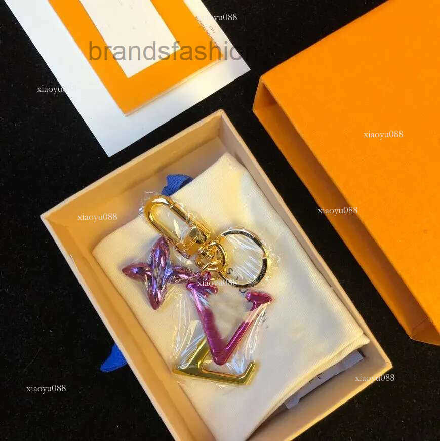 New Style With Original Box Luxury Brand Louies Keychains Designer Metal Letter Keyrings Fashion Bags Pendant Lovers Car Key Chains For Charm Men Wo
